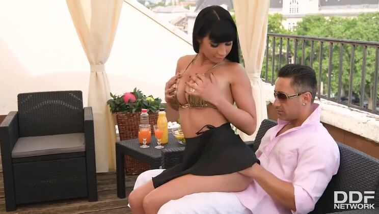 [DDFNetworkVR] - Valentina Ricci's High Heel Deepthroat Adventure - Valentina Ricci