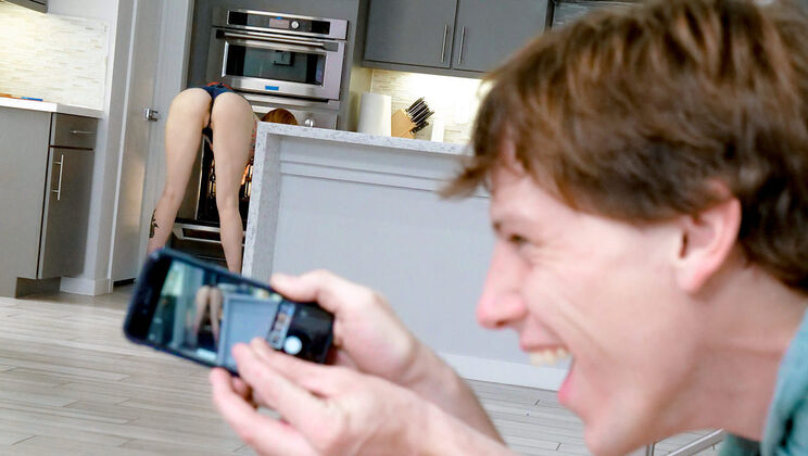 [GingerPatch] - My Friend's Ginger Mom Exposed - Rion King - Lauren Phillips