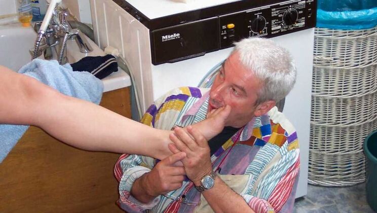 Cum Swallowing Spy George Catches Maggie