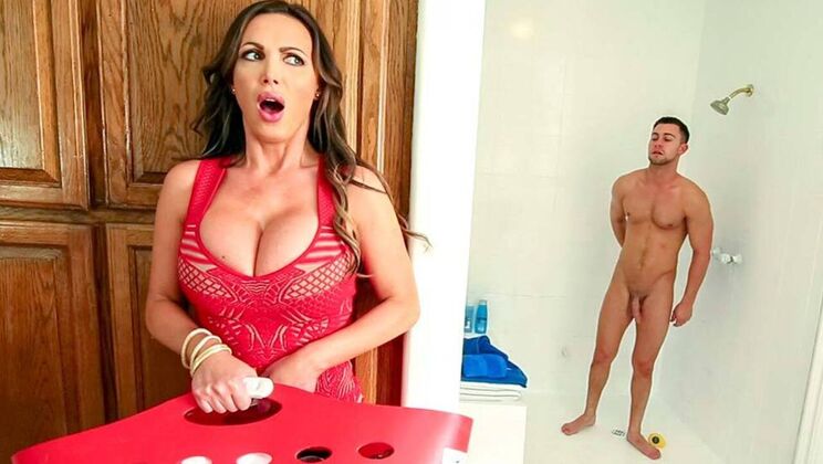 Stepmom's Big Tits and Ass Hardcore Workout