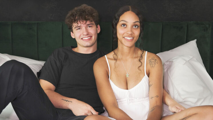 [HotGuysFuck] - Bareback Missionary Fuck Ends with Big Ass Cumshot - Derek Rice - Jade Frost