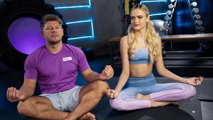 Michael Fly fucks Novella Night doggystyle in gym leggings after yoga